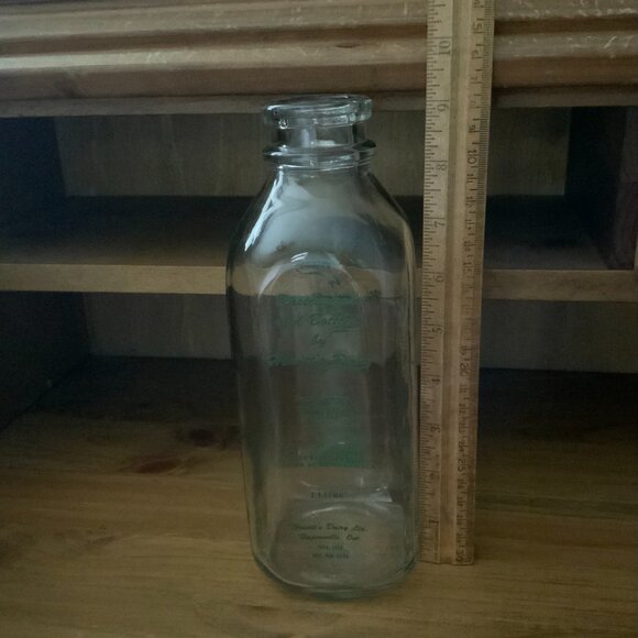 GLASS MILK BOTTLE from HEWITT'S DAIRY in HAGERSVILLE, ONTARIO - Picture 4 of 4